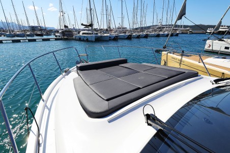 Sealine Sealine C390 Tireless