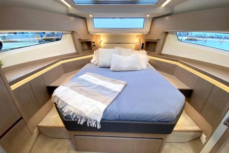 Sealine F430 | Yacht Charter Croatia | Travelboat