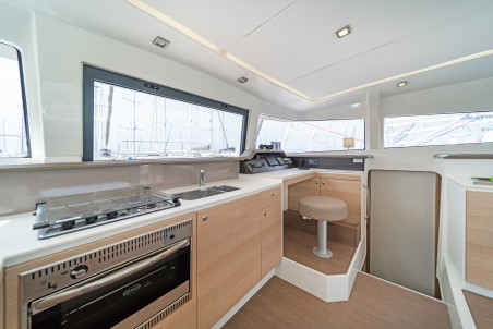 Catana Group Bali 4.1 - 4 + 2 cab. Anemoskala