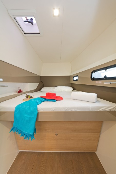 Catana Group Bali 4.1 - 4 + 2 cab. E.S.