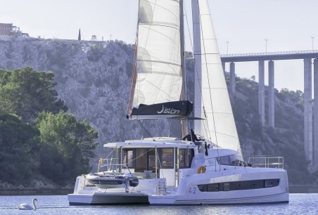 Catana Group Bali 4.2 - 4 + 1 cab. First Spark