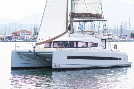 Catana Group Bali 4.3 - 4 + 2 cab. Annita