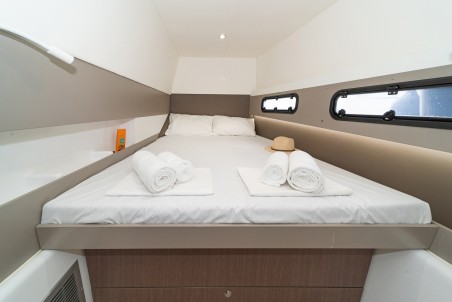 Catana Group Bali 4.3 - 4 + 2 cab. Annita