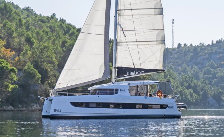 Catana Group Bali Catsmart - 4 + 2 cab. First Whisper
