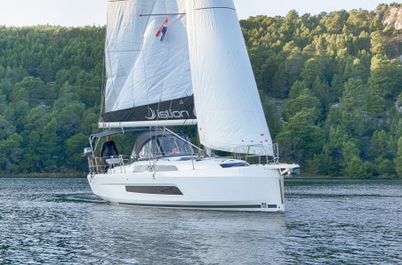 Dufour Yachts Dufour 37 - 3 cab. First Laugh