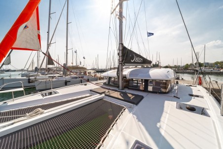 Excess Excess 11 - 4 + 1 + 1 cab. One Kiss