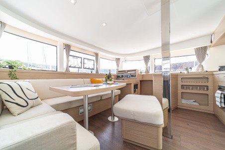 Lagoon-Bénéteau Lagoon 42 - 4 + 2 cab. First Adventure