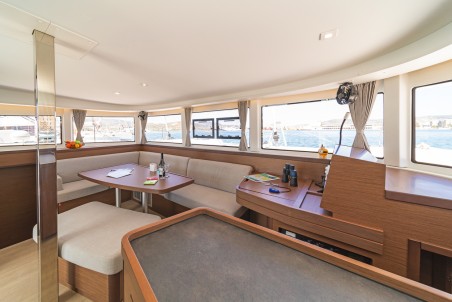 Lagoon-Bénéteau Lagoon 42 - 4 + 2 cab. White Waves