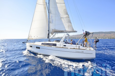 Bénéteau Oceanis 35 Hobbit