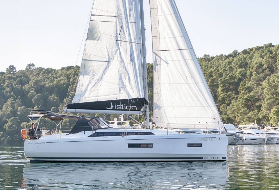 Bénéteau Oceanis 37.1 First Dream