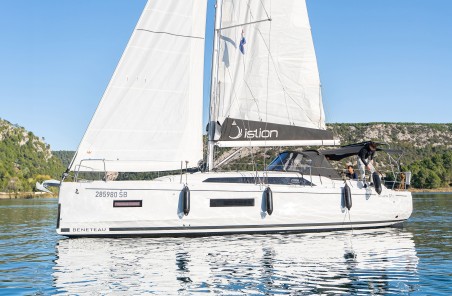 Bénéteau Oceanis 37.1 First Dream