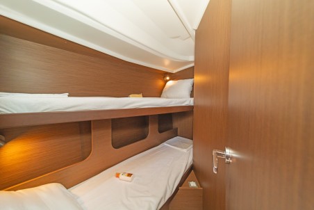 Bénéteau Oceanis 40.1 Roza