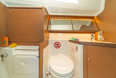 Bénéteau Oceanis 40.1 Roza