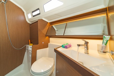 Bénéteau Oceanis 40.1 Roza