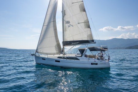 Bénéteau Oceanis 41.1 Elena