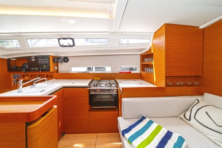 Jeanneau Sun Odyssey 410 - 3 cab. First Date