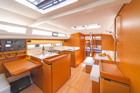 Jeanneau Sun Odyssey 440 - 4 cab. Mike Charlie