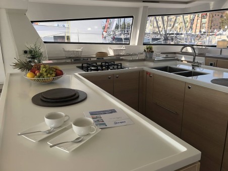 Catana Group Bali 5.4 - 6 + 2 cab. Kos 54.Cat