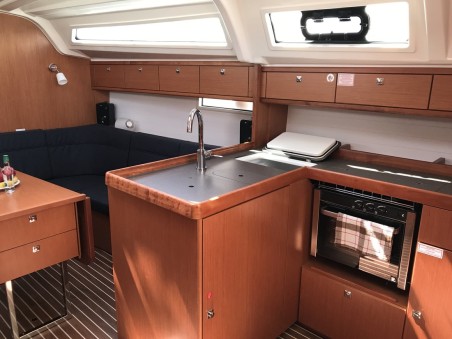 Bavaria Yachtbau Bavaria Cruiser 37 - 3 cab. Lydia