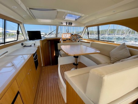 SAS - Vektor Adriana 36 Iris