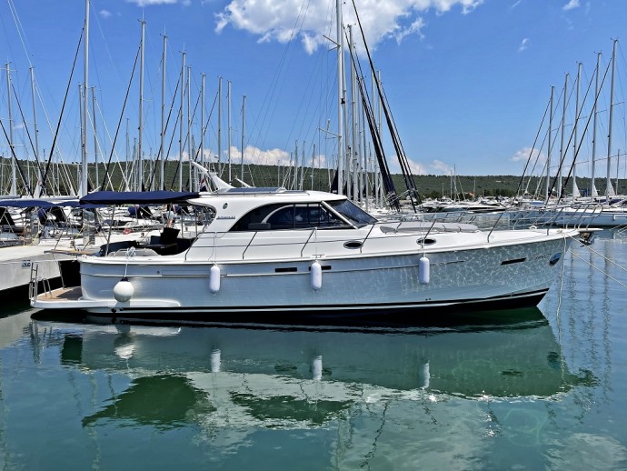 SAS - Vektor Adriana 44 Bianca