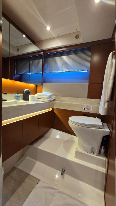 Jeanneau Prestige 520 Flybridge - 3 + 1 cab. Medusa