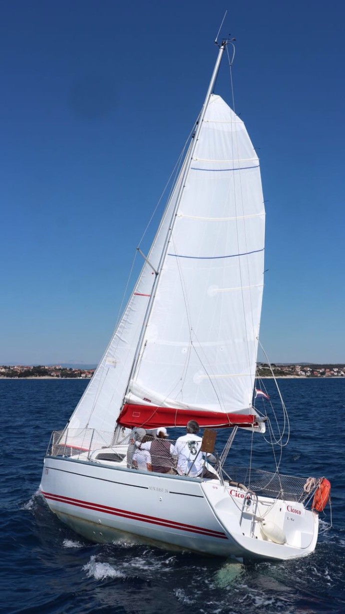 Jeanneau Sun Fast 26 - 1 cab. Cicoco