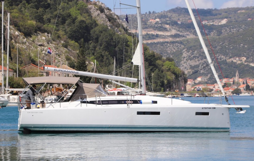Jeanneau Sun Odyssey 380 - 3 cab. Bura Kiss