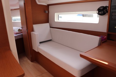 Jeanneau Sun Odyssey 380 - 3 cab. Bura Kiss