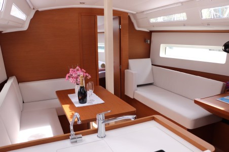 Jeanneau Sun Odyssey 380 - 3 cab. Bura Kiss