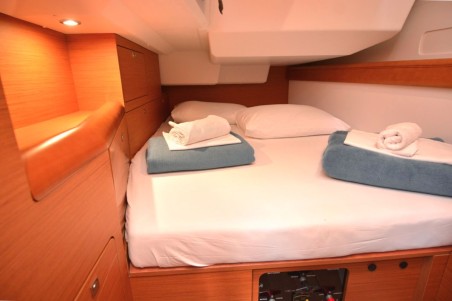 Jeanneau Sun Odyssey 479 - 4 cab. Black Kiss