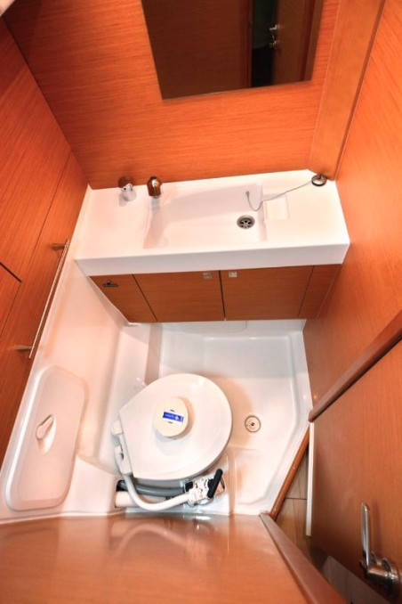 Jeanneau Sun Odyssey 479 - 4 cab. Black Kiss