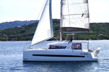 Catana Group Bali 4.1 - 4 + 2 cab. Alba