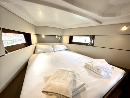 Bénéteau Oceanis 38.1 Dancefloor