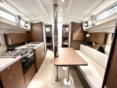 Bénéteau Oceanis 38.1 Sail Pride