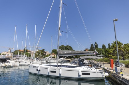 Bavaria Yachtbau Bavaria C42 Maraschino