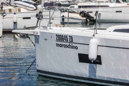 Bavaria Yachtbau Bavaria C42 Maraschino