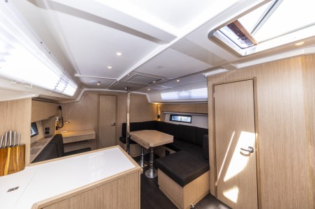 Bavaria Yachtbau Bavaria C42 Maraschino