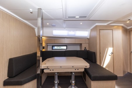 Bavaria Yachtbau Bavaria C42 Maraschino