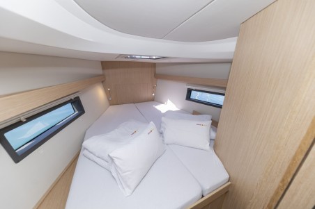 Bavaria Yachtbau Bavaria C42 Maraschino