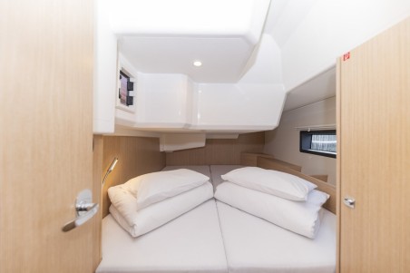 Bavaria Yachtbau Bavaria C42 Maraschino