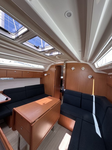 Bavaria Yachtbau Bavaria Cruiser 37 - 3 cab. Crypto