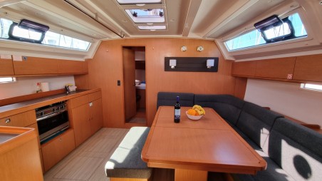Bavaria Yachtbau Bavaria Cruiser 46 - 4 cab. Spring Dolphin