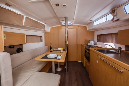 Bénéteau Oceanis 38.1 Pleasure
