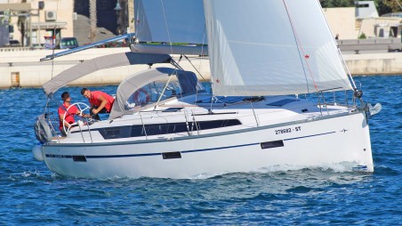 Bavaria Yachtbau Bavaria Cruiser 37 - 3 cab. Evala
