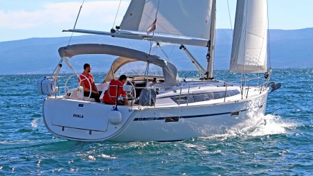 Bavaria Yachtbau Bavaria Cruiser 37 - 3 cab. Evala