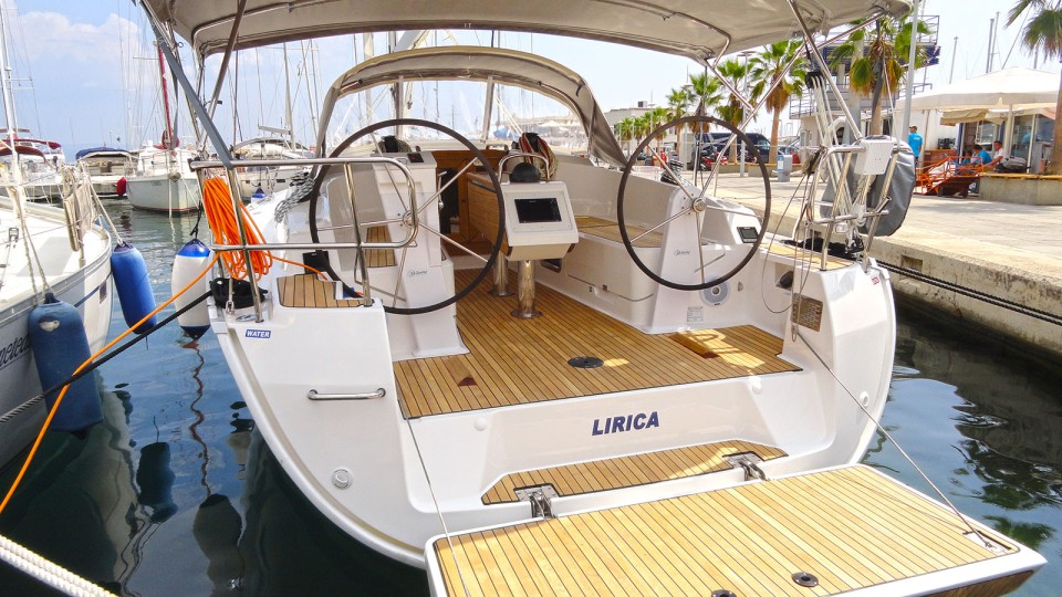 Bavaria Yachtbau Bavaria Cruiser 37 - 3 cab. Lirica