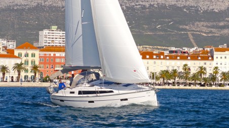 Bavaria Yachtbau Bavaria Cruiser 37 - 3 cab. Lirica