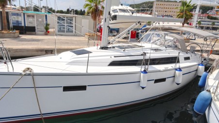 Bavaria Yachtbau Bavaria Cruiser 37 - 3 cab. Lirica