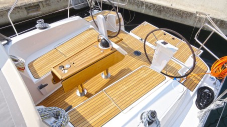 Bavaria Yachtbau Bavaria Cruiser 37 - 3 cab. Lirica
